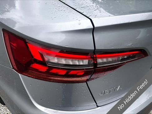 Used 2019 Volkswagen Jetta SE w/ Cold Weather Package FWD image 23