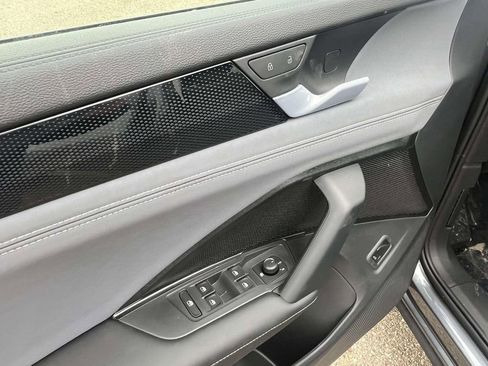 New 2026 Volkswagen Tiguan SE AWD/4WD image 12