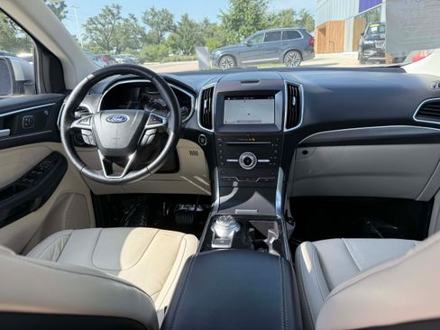 Used 2019 Ford Edge Titanium w/ Cold Weather Package AWD/4WD image 17