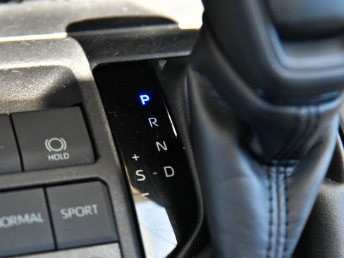 Used 2024 Toyota RAV4 XLE FWD image 28