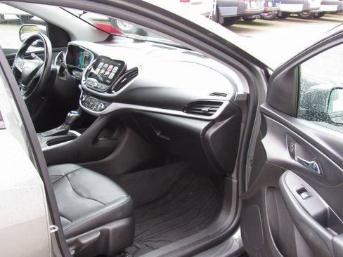 Used 2017 Chevrolet Volt LT w/ Comfort Package image 16