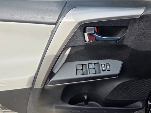 Used 2016 Toyota RAV4 XLE image 8