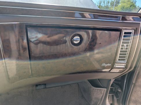 Used 1990 Cadillac Brougham image 76