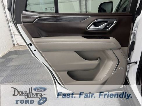 Used 2022 GMC Yukon SLT w/ SLT Premium Package image 30