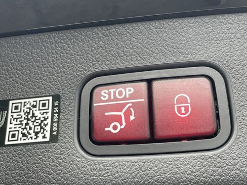 Certified 2025 Mercedes-Benz GLC 300 4MATIC image 13