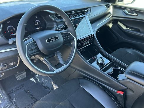 Used 2024 Jeep Grand Cherokee Altitude image 15