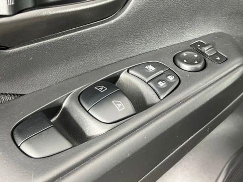 Used 2025 Nissan Kicks Play S image 22