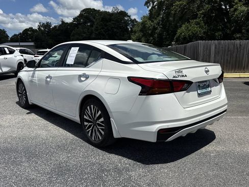 Used 2024 Nissan Altima 2.5 SV FWD image 3