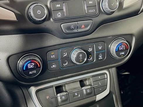 Used 2022 GMC Terrain SLT w/ Infotainment Package II AWD/4WD image 20