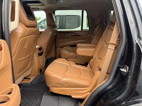 Used 2016 Cadillac Escalade Platinum AWD/4WD image 12