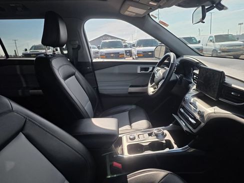 Used 2022 Ford Explorer XLT w/ Equipment Group 202A AWD/4WD image 6