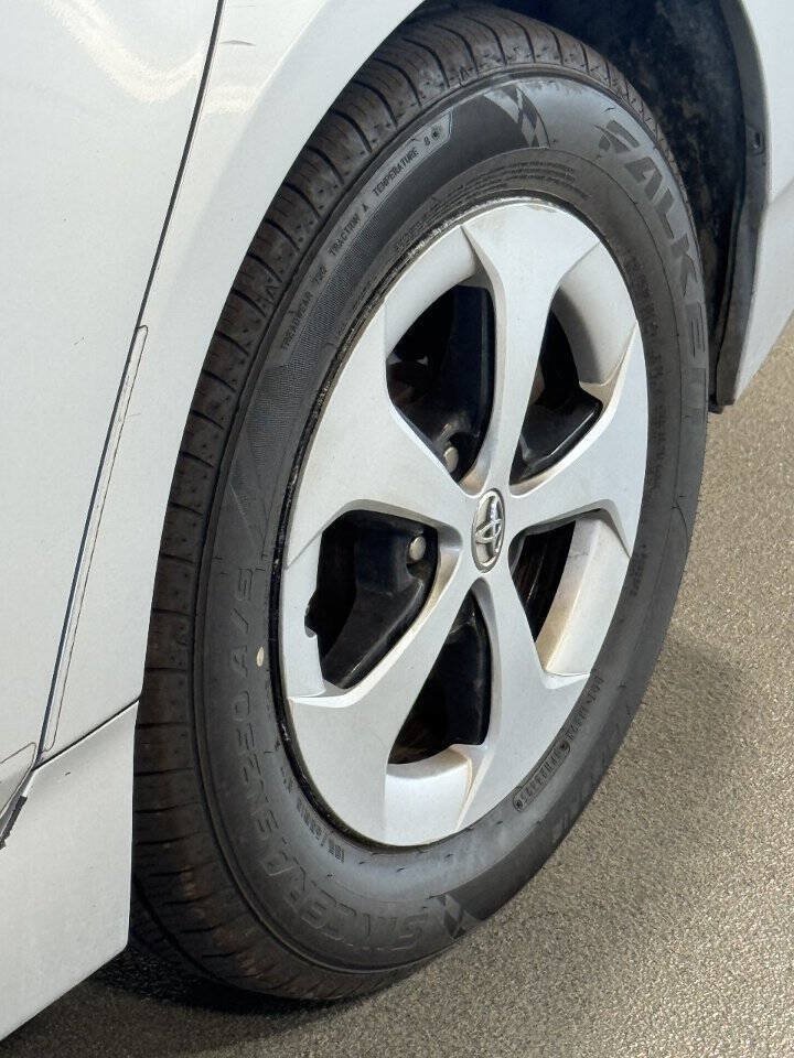 Used 2014 Toyota Prius Two FWD image 17