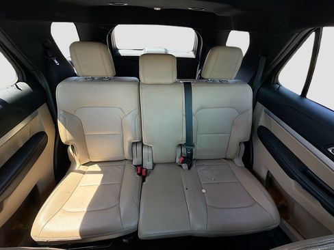 Used 2016 Ford Explorer XLT w/ Equipment Group 202A FWD image 15