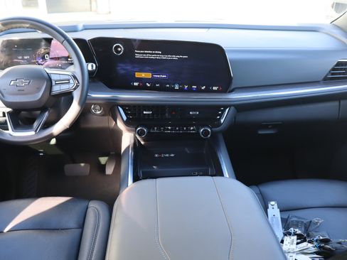 Certified 2025 Chevrolet Suburban Z71 w/ Sun And Tow Package image 14