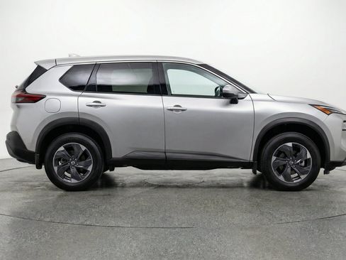 Used 2025 Nissan Rogue SV AWD/4WD image 11