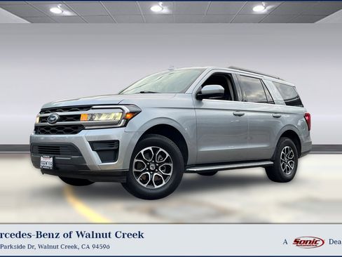 Used 2022 Ford Expedition XLT image 1