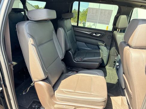 Used 2022 GMC Yukon XL Denali image 28