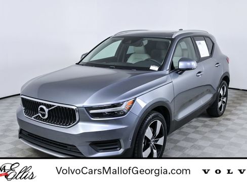 Used 2019 Volvo XC40 T5 Momentum image 1