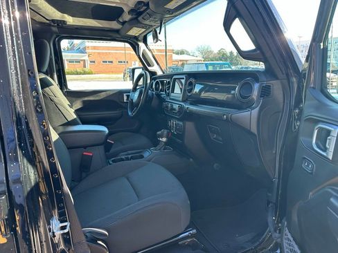 Used 2022 Jeep Wrangler Unlimited Sport image 19