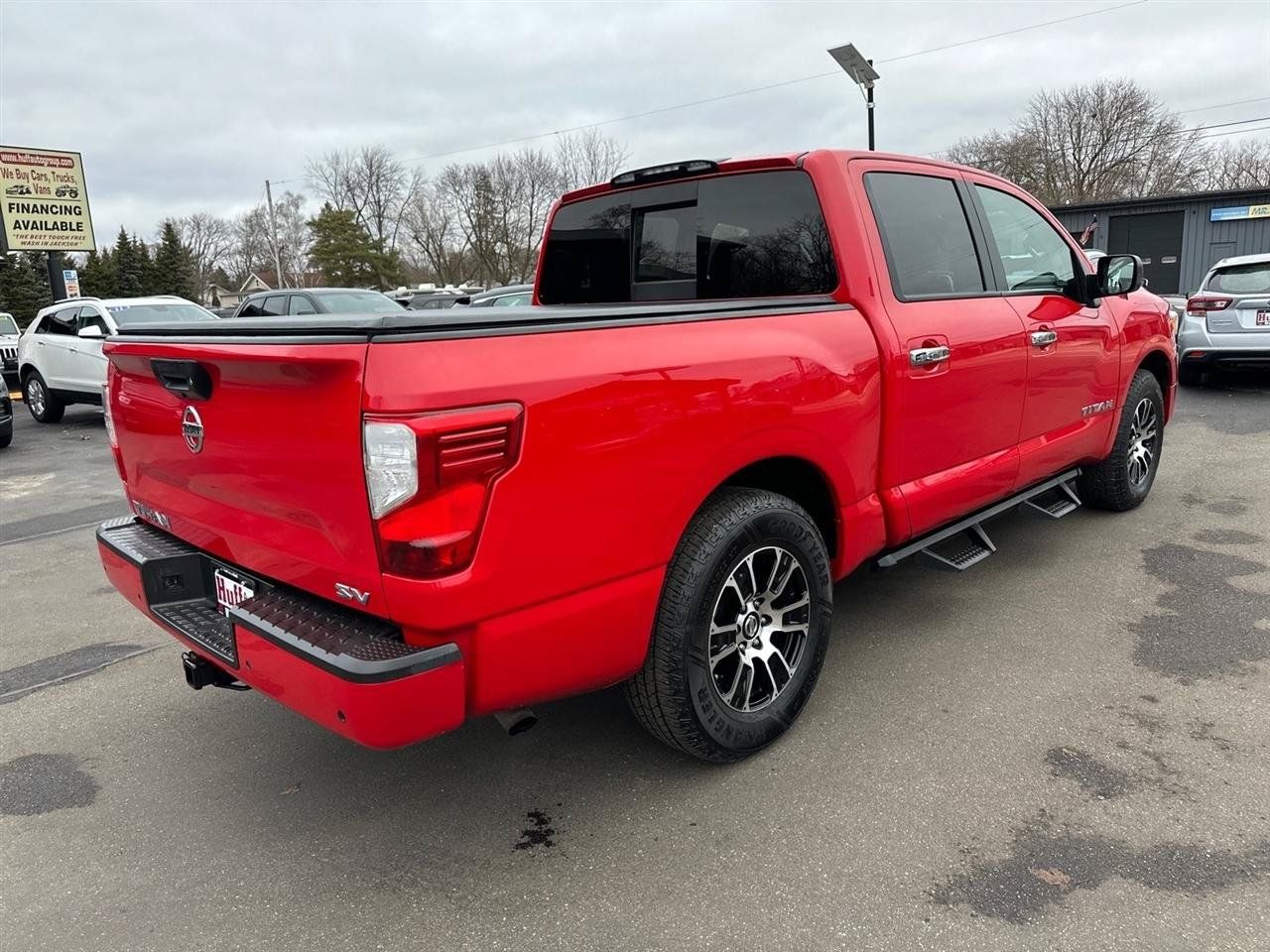 Used 2021 Nissan Titan SV RWD image 3