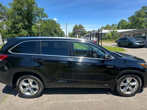 Used 2018 Toyota Highlander Limited AWD/4WD image 4