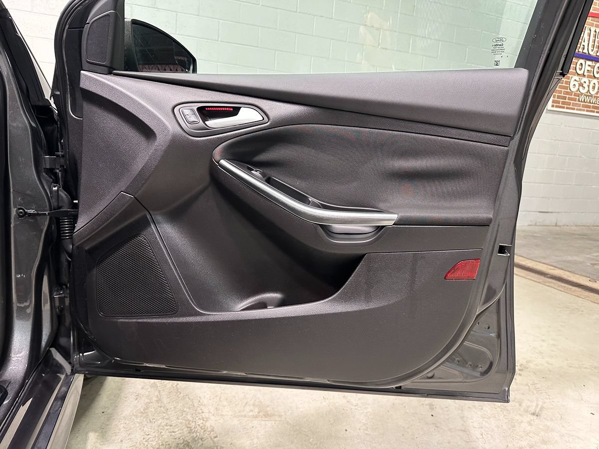Used 2015 Ford Focus ST w/ Equipment Group 402A FWD image 10