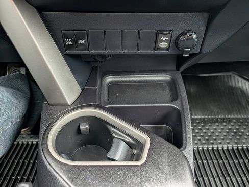 Used 2016 Toyota RAV4 XLE w/ Protection Package AWD/4WD image 17