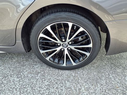 Used 2018 Toyota Camry SE FWD image 26
