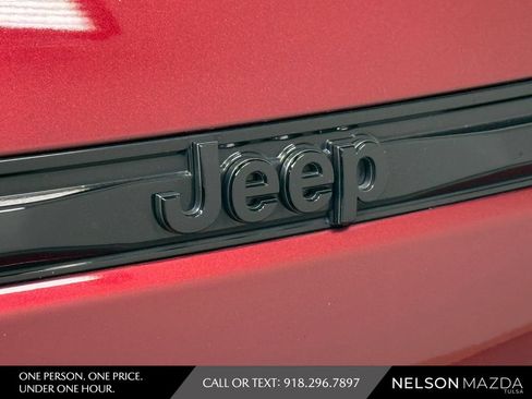 Used 2023 Jeep Grand Cherokee Altitude AWD/4WD image 17