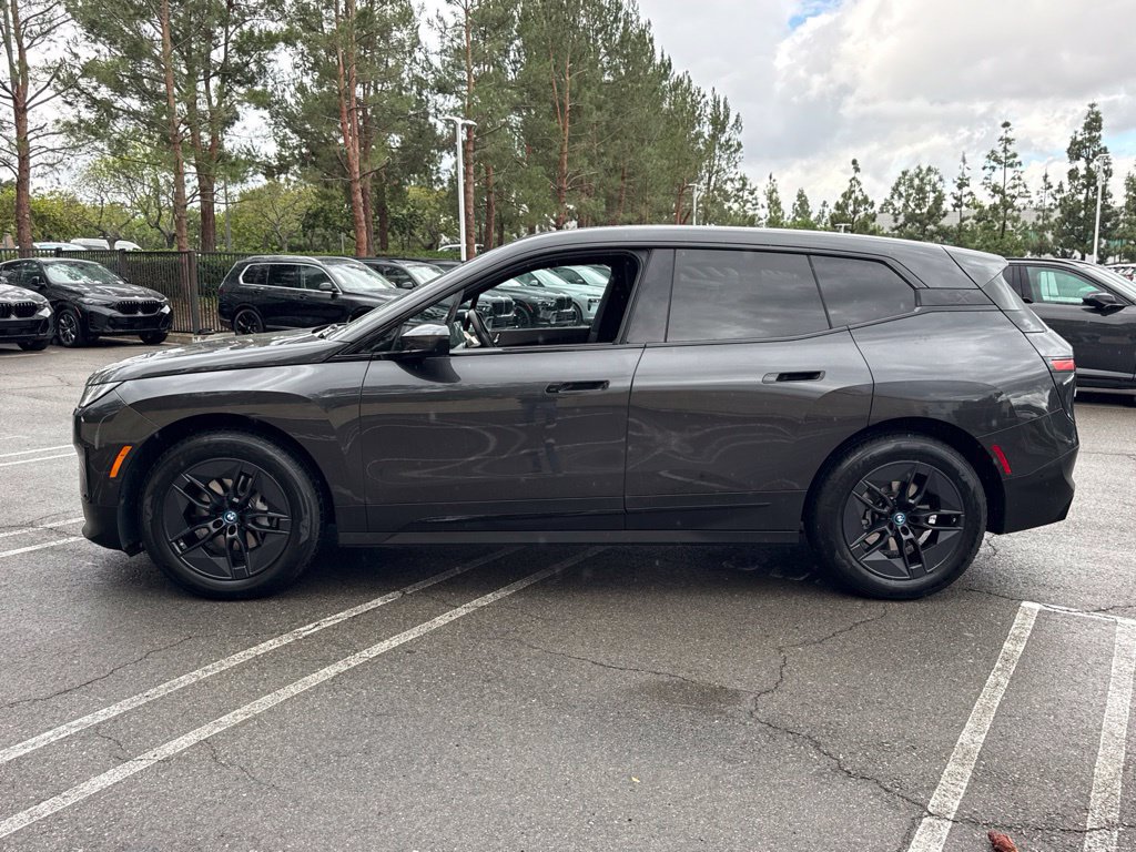 Used 2024 BMW iX xDrive50 w/ Convenience Package AWD/4WD image 13