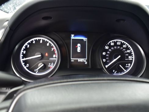 Used 2023 Toyota Camry SE image 9