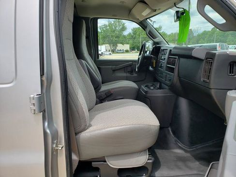 Used 2018 Chevrolet Express 2500 w/ Driver Convenience Package RWD image 16