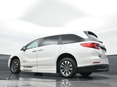 Used 2024 Honda Odyssey EX-L image 17