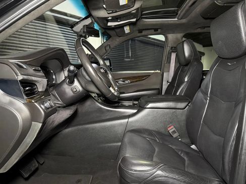 Used 2017 Cadillac Escalade Platinum RWD image 36