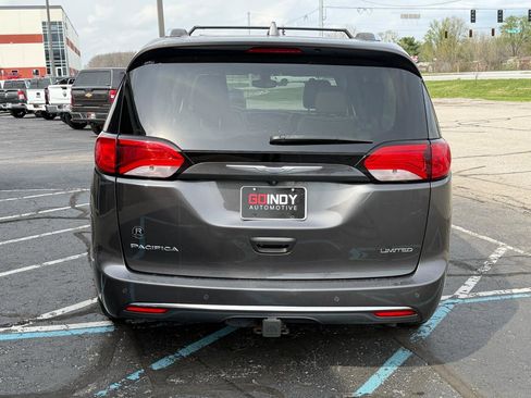 Used 2017 Chrysler Pacifica Limited w/ UConnect Theater Package image 3