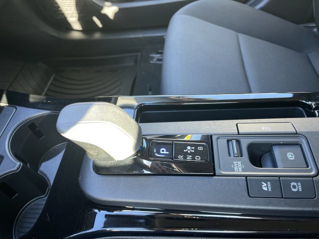 Used 2025 Toyota Prius LE FWD image 21