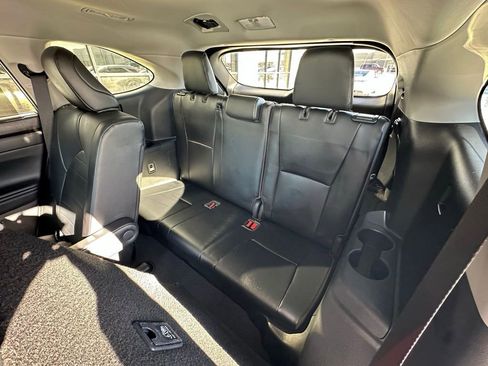 Used 2021 Toyota Highlander XLE image 24