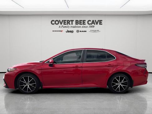 Used 2024 Toyota Camry SE image 5