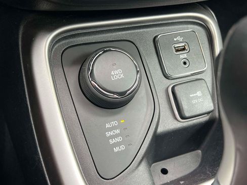 Certified 2018 Jeep Compass Latitude AWD/4WD image 11