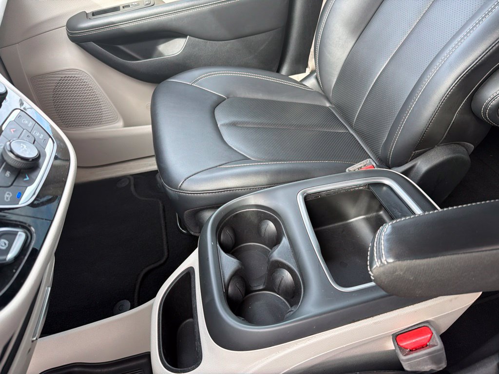 Used 2024 Chrysler Pacifica Touring-L FWD image 27