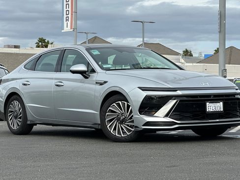 Certified 2025 Hyundai Sonata Limited image 1