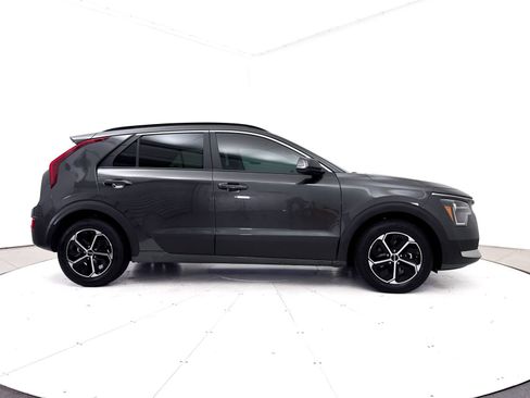 Used 2025 Kia Niro EX FWD image 39