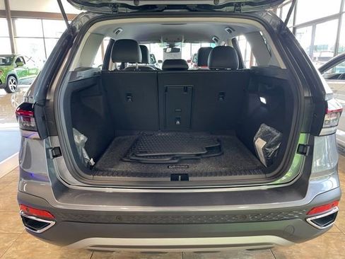New 2025 Volkswagen Taos SE AWD/4WD image 14