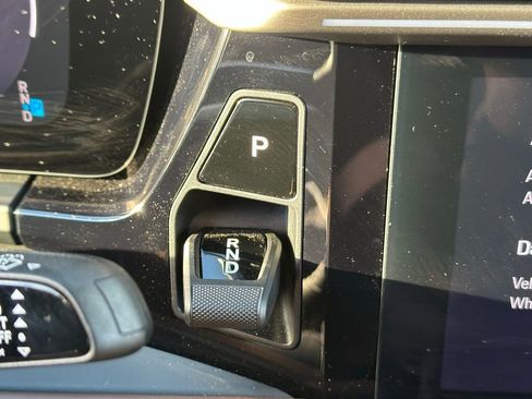 Certified 2025 Porsche Macan Electric image 31