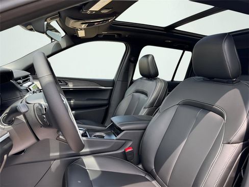 New 2025 Jeep Grand Cherokee Limited w/ Black Appearance Package image 9