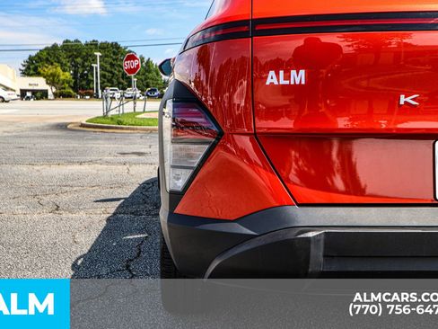 Used 2024 Hyundai Kona SEL image 17