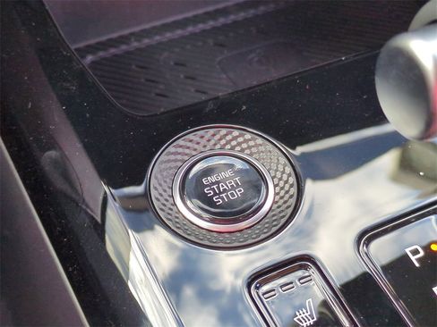 New 2025 Kia Niro SX Touring image 13