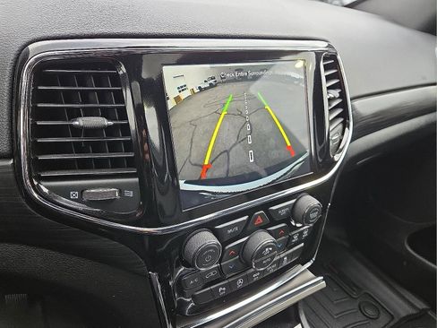 Used 2020 Jeep Grand Cherokee Altitude image 17