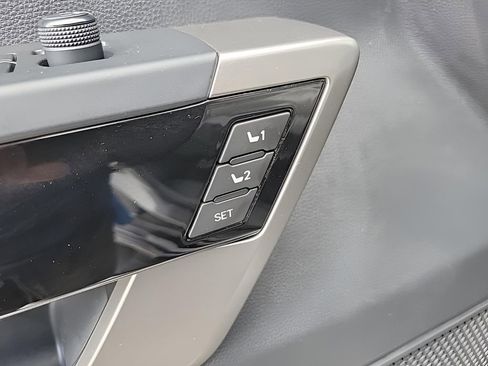 Used 2024 Toyota Tundra Limited image 11