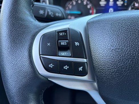 Used 2022 Ford Explorer XLT w/ Equipment Group 202A AWD/4WD image 18